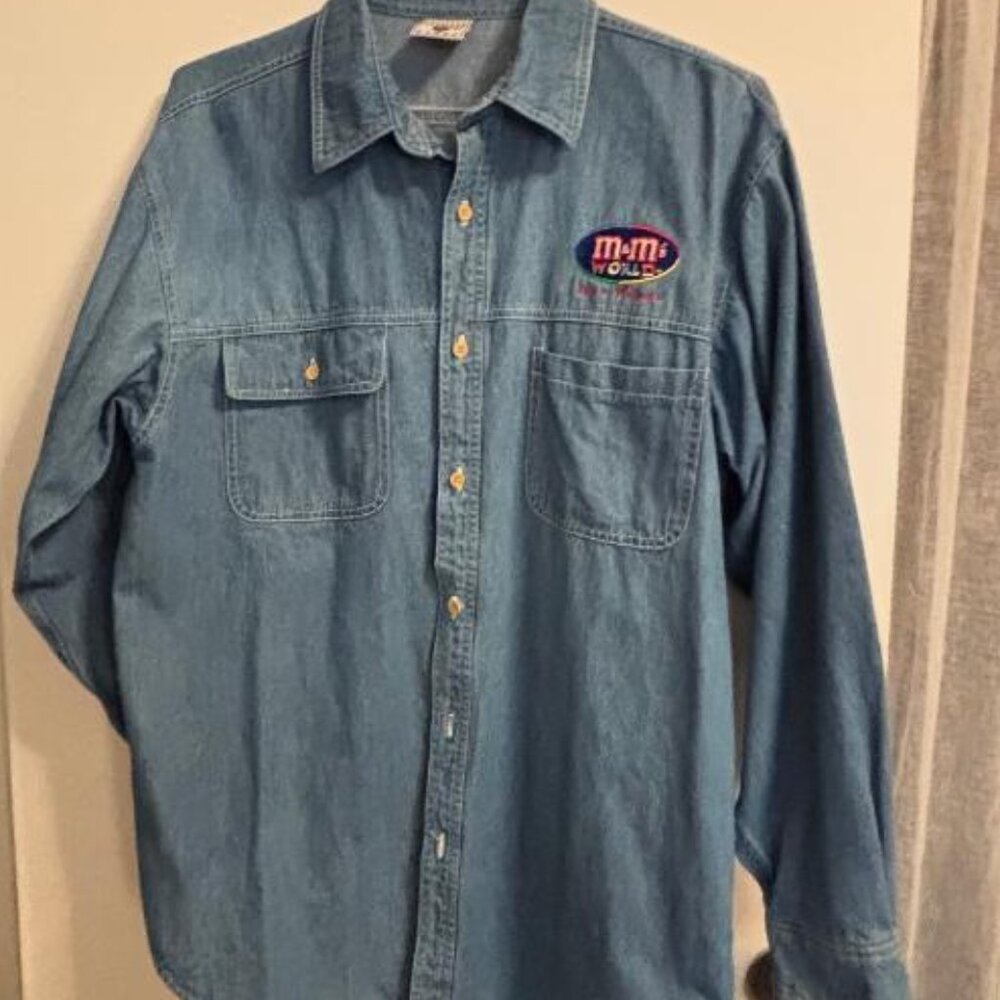 M&Ms World Denim Shirt Men’s Medium Blue Embroidered MM Candy Las Vegas